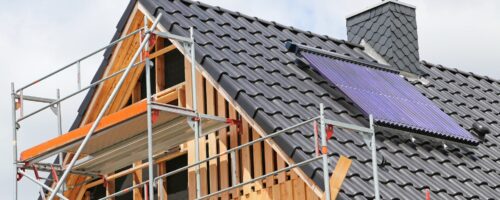 Was Heimwerker bei älteren Dächern unbedingt beachten sollten