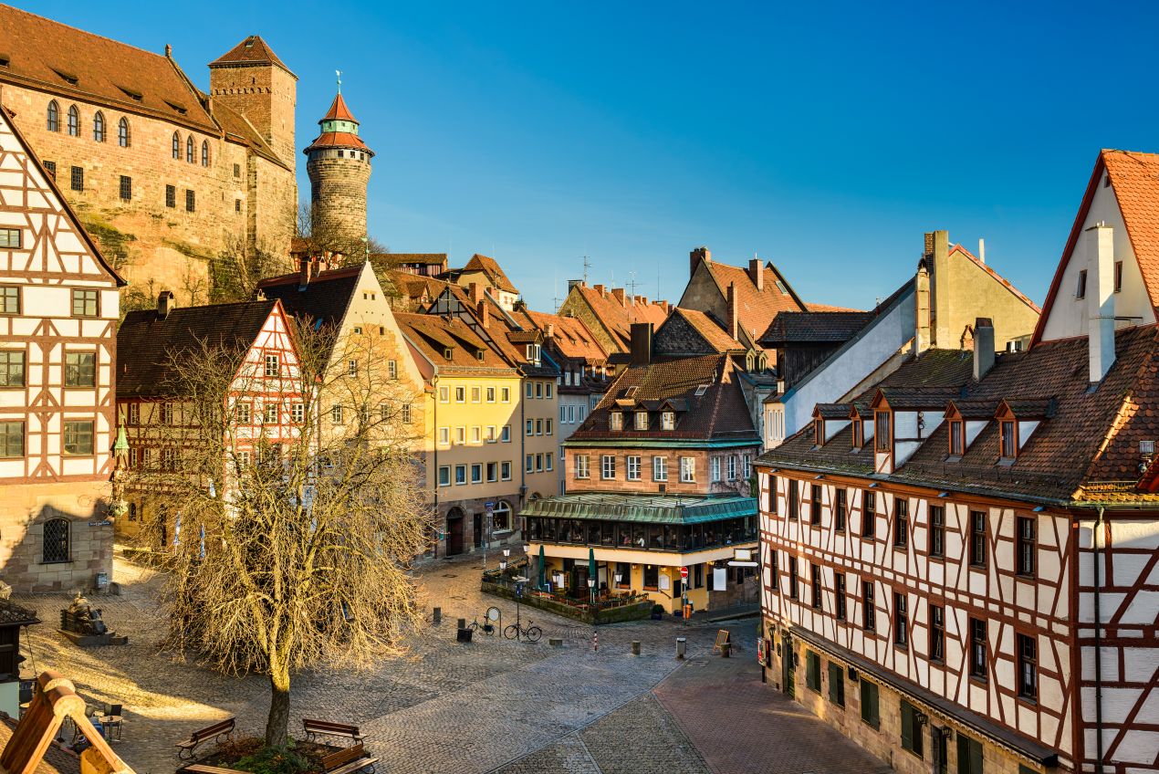 Fachwerkhaeuser und Nuernberger Burg – regionaler Bezug zum Anwalt Arbeitsrecht Nuernberg in der Innenstadt